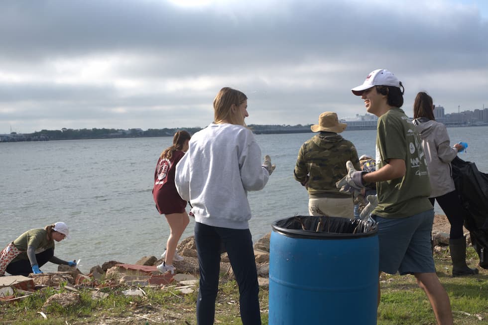 Image for 'Students Give Back To Galveston With The Big Event' article.