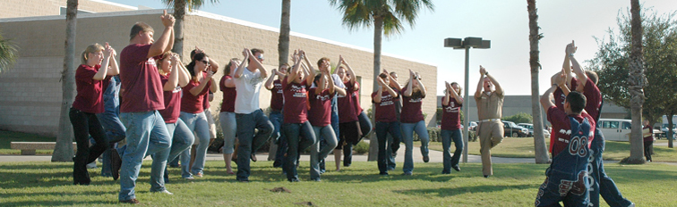 Senior Knoll Yell